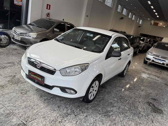 FIAT GRAND SIENA 1.6 MPI ESSENCE 16V FLEX 4P MANUAL FIAT GRAND SIENA 1.6 MPI ESSENCE 16V FLEX 4P MANUAL
